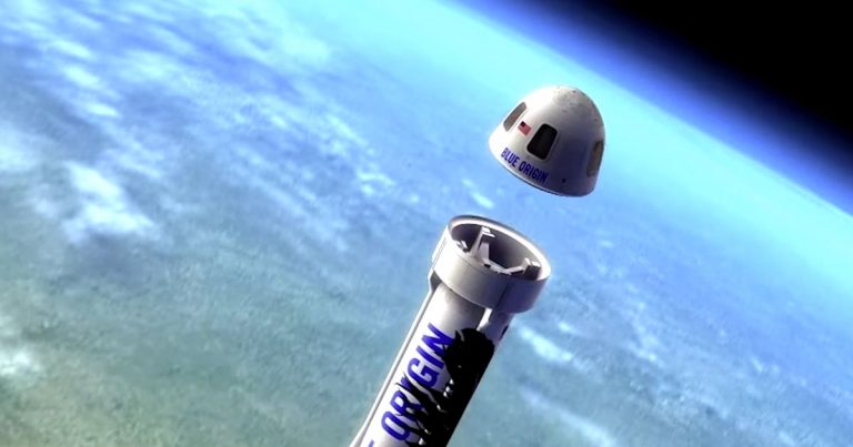 Jeff-Bezos-vertical-landing-space-ship